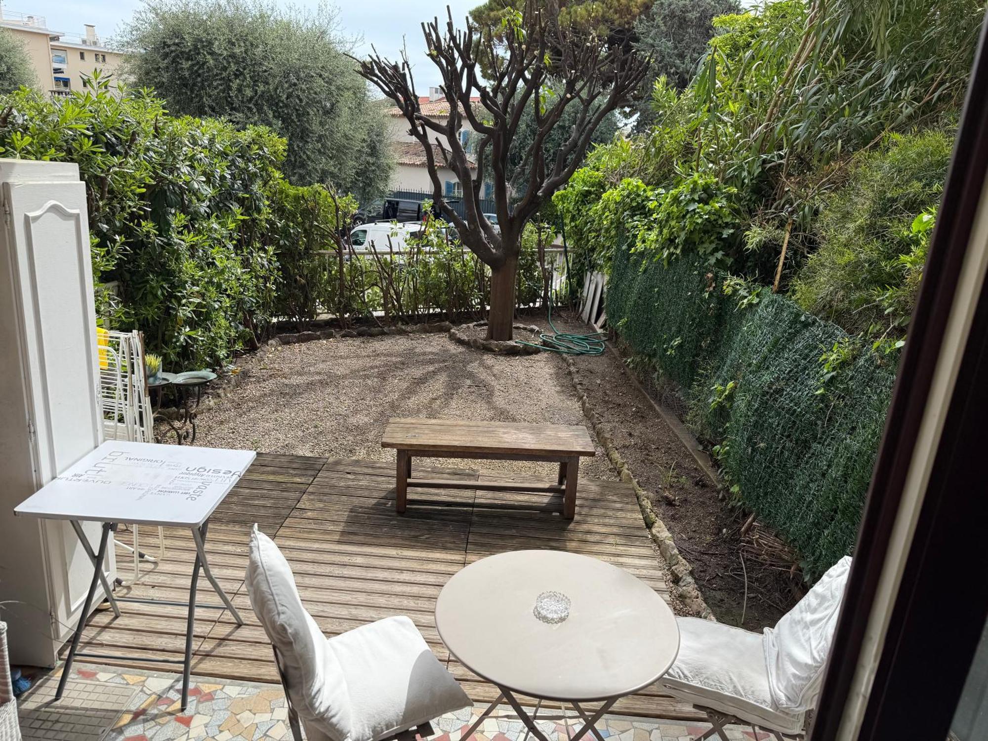 Studio calme à deux pas de la mer avec jardin et parking privé Beaulieu-sur-Mer Exterior foto